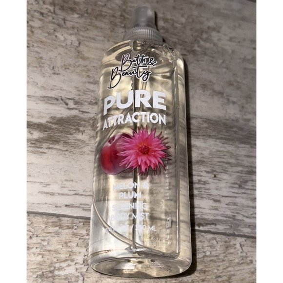 BATH & BEAUTY Pure Attraction Melon and Plum Silkening Body Mist 8.4 oz - Picture 3 of 4